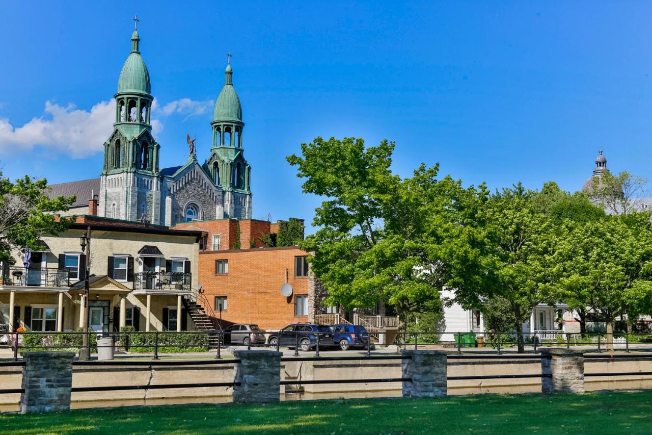 Free Parking In Beautiful Lachine Montreal Exterior foto