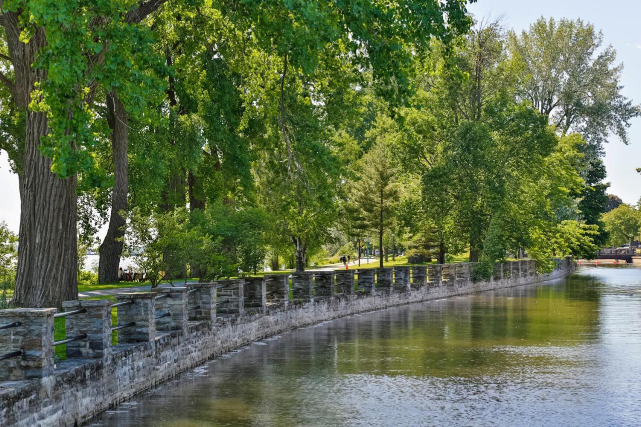 Free Parking In Beautiful Lachine Montreal Exterior foto